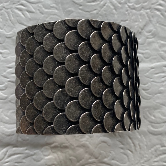 🔥HOST PICK🔥 Dark Silver Cuff/Bracelet with scales - Picture 2 of 6